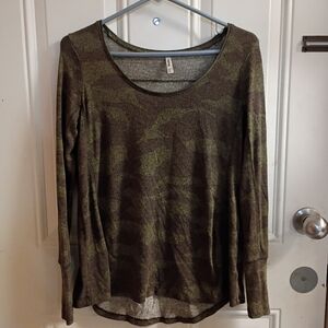2/$10 Mudd Camo Long Sleeve Scoop Neck Top Size XXS, Oversized